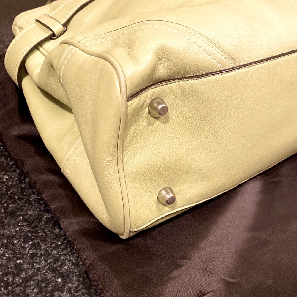 COACH large lime (pear) leather Carryall w/rolled leather handles, #F11200 - Picture 5 of 15
